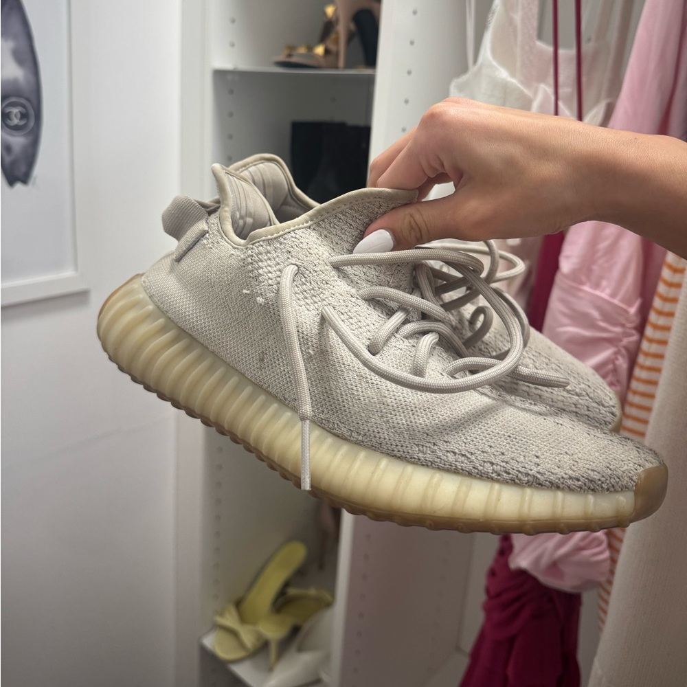 Yeezy Boost 350 V2